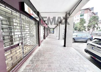 Edificio all\'aperto - Negozio Via Leonardo Da Vinci
 
22, Cernusco sul Naviglio - foto 7