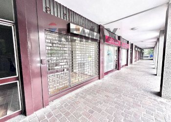 Edificio all\'aperto - Negozio Via Leonardo Da Vinci
 
22, Cernusco sul Naviglio - foto 8