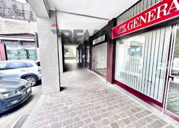 Edificio all\'aperto - Negozio Via Leonardo Da Vinci
 
22, Cernusco sul Naviglio - foto 9