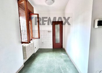 Hall / corridoio - Negozio Via Leonardo Da Vinci
 
22, Cernusco sul Naviglio - foto 27