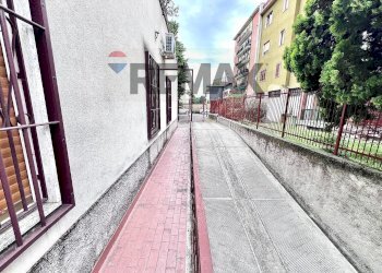 Edificio all\'aperto - Negozio Via Leonardo Da Vinci
 
22, Cernusco sul Naviglio - foto 36
