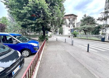 Edificio all\'aperto - Negozio Via Leonardo Da Vinci
 
22, Cernusco sul Naviglio - foto 45