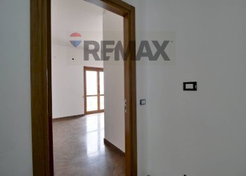 Hall / corridoio - Two-room apartment Via Crotone, Roseto Capo Spulico - photo 4