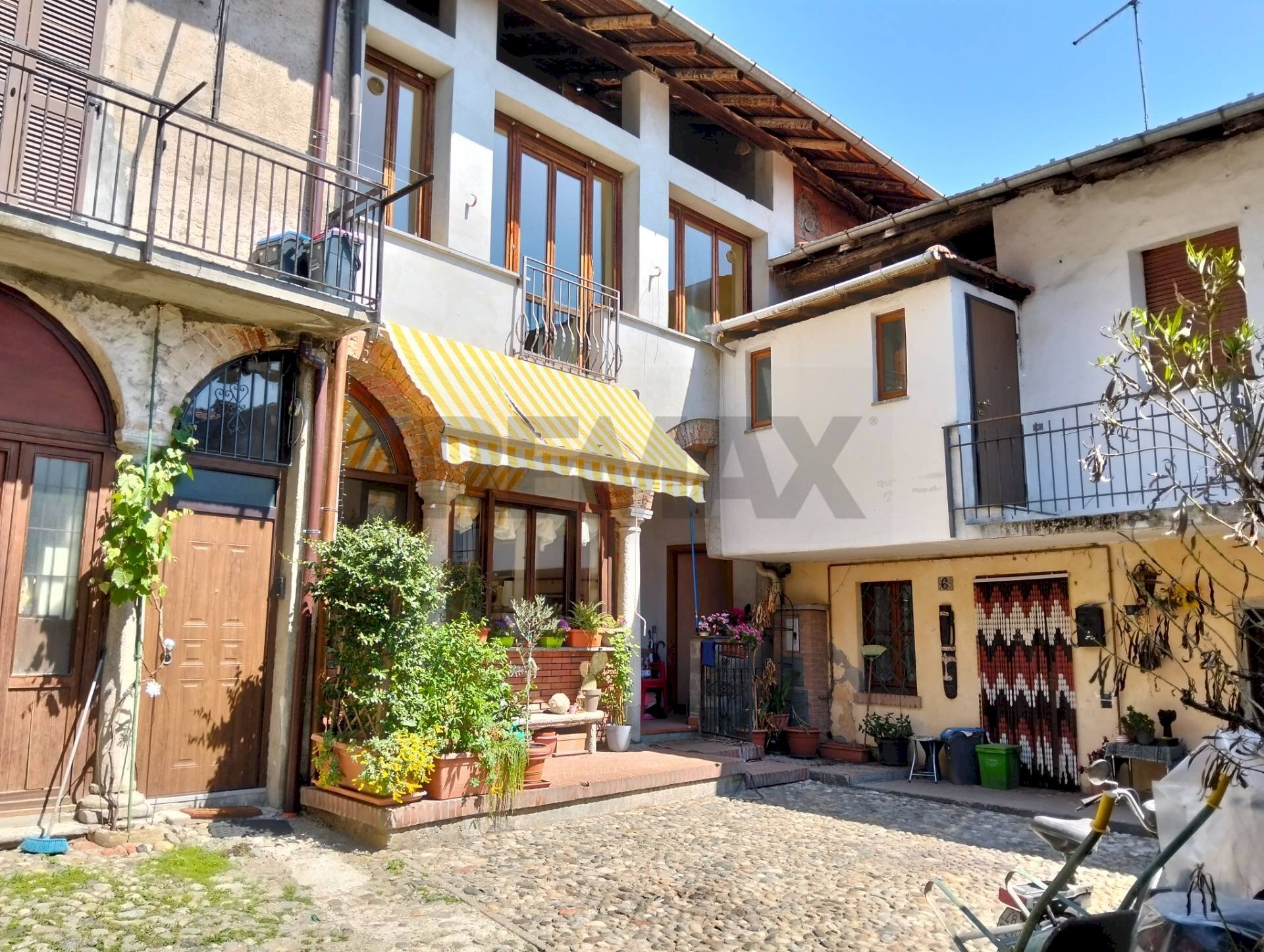Casa all\'aperto - Semi-detached house PIAZZA PARROCCHIALE
 
15, Galliate Lombardo - photo 1