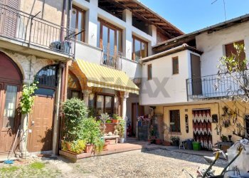 Casa all\'aperto - Casa semi indipendente PIAZZA PARROCCHIALE
 
15, Galliate Lombardo - foto 1