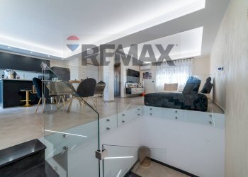 Sala da pranzo - Casa indipendente Viale San Teodoro
 
11/12, Catania - foto 21