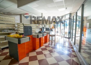 Ricezione / Lobby - Commercial Activity Via Pietro Lupo
 
84, Paterno - photo 8