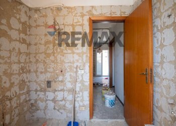 Hall / corridoio - Three-room apartment Via Luigi Settembrini
 
20, Caltagirone - photo 7