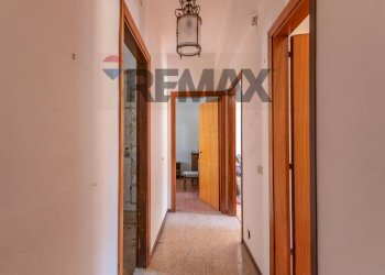 Hall / corridoio - Three-room apartment Via Luigi Settembrini
 
20, Caltagirone - photo 8