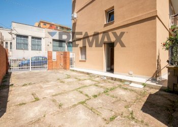 Terrazza - Three-room apartment Via Luigi Settembrini
 
20, Caltagirone - photo 23