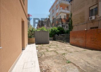 Terrazza - Three-room apartment Via Luigi Settembrini
 
20, Caltagirone - photo 24