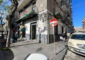 Edificio all\'aperto - Locale Commerciale Via Plebiscito
 
633, Catania - foto 6