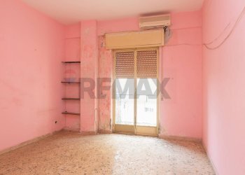Stanza vuota - Appartamento Via Nizzeti
 
18, Valverde - foto 11