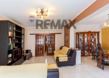 Sala da pranzo - Appartamento Viale Nitta
 
17, Catania - foto 5