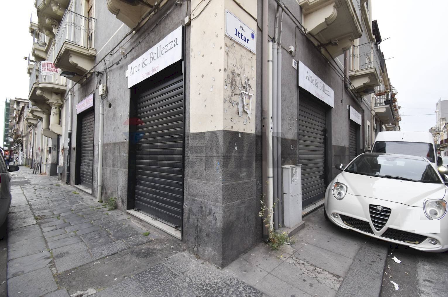 Edificio all\'aperto - Negozio Via Vittorio Emanuele Ii
 
555, Catania - foto 1