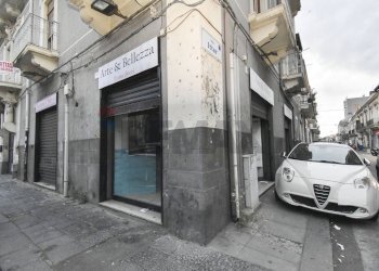 Edificio all\'aperto - Negozio Via Vittorio Emanuele Ii
 
555, Catania - foto 11