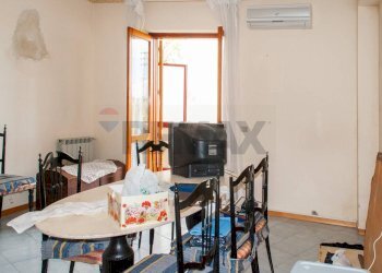 Sala da pranzo - Quadrilocale Via Lavina
 
142, Aci Sant'Antonio - foto 23