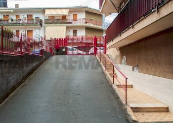 Edificio all\'aperto - Quadrilocale Via Lavina
 
142, Aci Sant'Antonio - foto 34