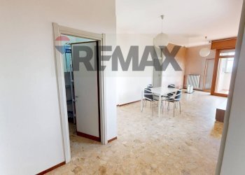 Hall / corridoio - Three-room apartment Via Michele Saponaro
 
24, Milano - photo 3