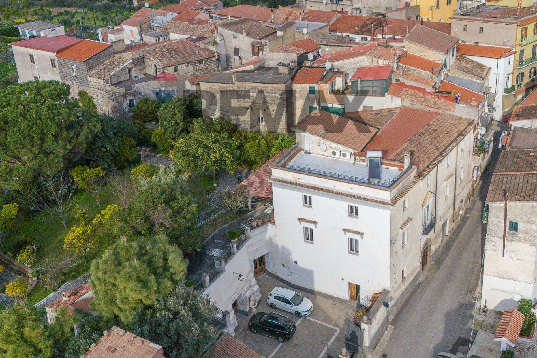 Edificio all\'aperto - Villa Via Corso
 
52, Sessa Aurunca - foto 1