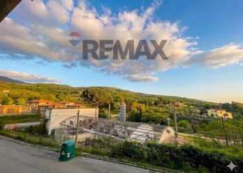 Vista delle montagne - Appartamento divisione garibaldi
 
8, Castelfranco Piandiscò - foto 6