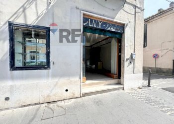 Edificio all\'aperto - Commercial Premises Corso Vittorio Emanuele
2, Manziana - photo 2