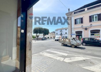 Edificio all\'aperto - Commercial Premises Corso Vittorio Emanuele
2, Manziana - photo 7