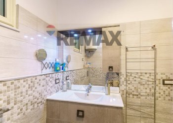 Bagno - Bilocale viale jannuzzo
 
14, Giardini-Naxos - foto 9