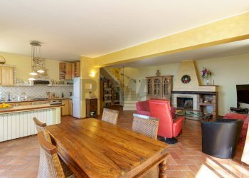 Sala da pranzo - Villa contrada Caria, Naso - photo 1