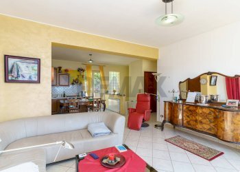 Sala da pranzo - Villa contrada Caria, Naso - photo 28