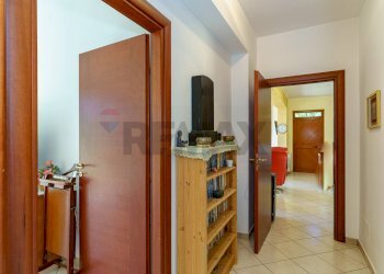 Hall / corridoio - Villa contrada Caria, Naso - photo 31