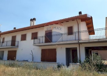 Casa all\'aperto - Villa a Schiera via onna
48, L'Aquila - foto 1