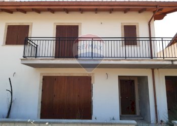 Casa all\'aperto - Villa a Schiera via onna
48, L'Aquila - foto 3