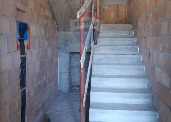 Scale - Villa a Schiera via onna
48, L'Aquila - foto 20