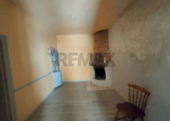 Hall / corridoio - Casa semi indipendente Bussi sul Tirino - foto 4