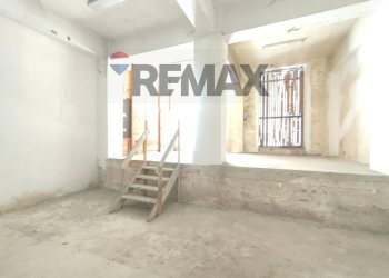 Scale - Commercial Premises VIA PORTICI DI SAN BERNARDINO, L'Aquila - photo 2