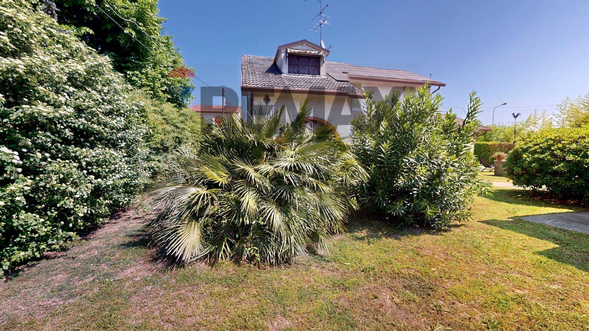 Giardino - Villa Via Argine Po
 
23, Vigarano Mainarda - foto 1
