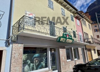 Edificio all\'aperto - Locale Commerciale Piazza Fontana
 
9, Longarone - foto 4