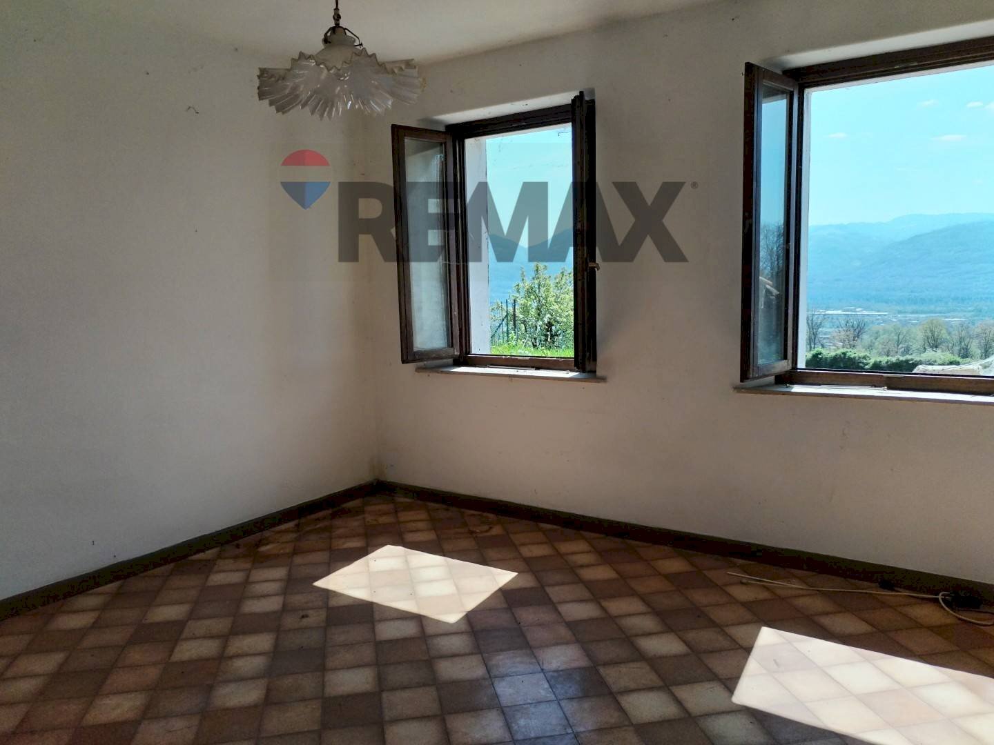 Stanza vuota - Semi-detached house Via Fumach
 
10, San Gregorio nelle Alpi - photo 3
