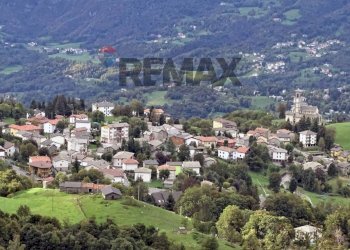 Vista delle montagne - Trilocale Piazza Europa
 
SNC, Fuipiano Valle Imagna - foto 9