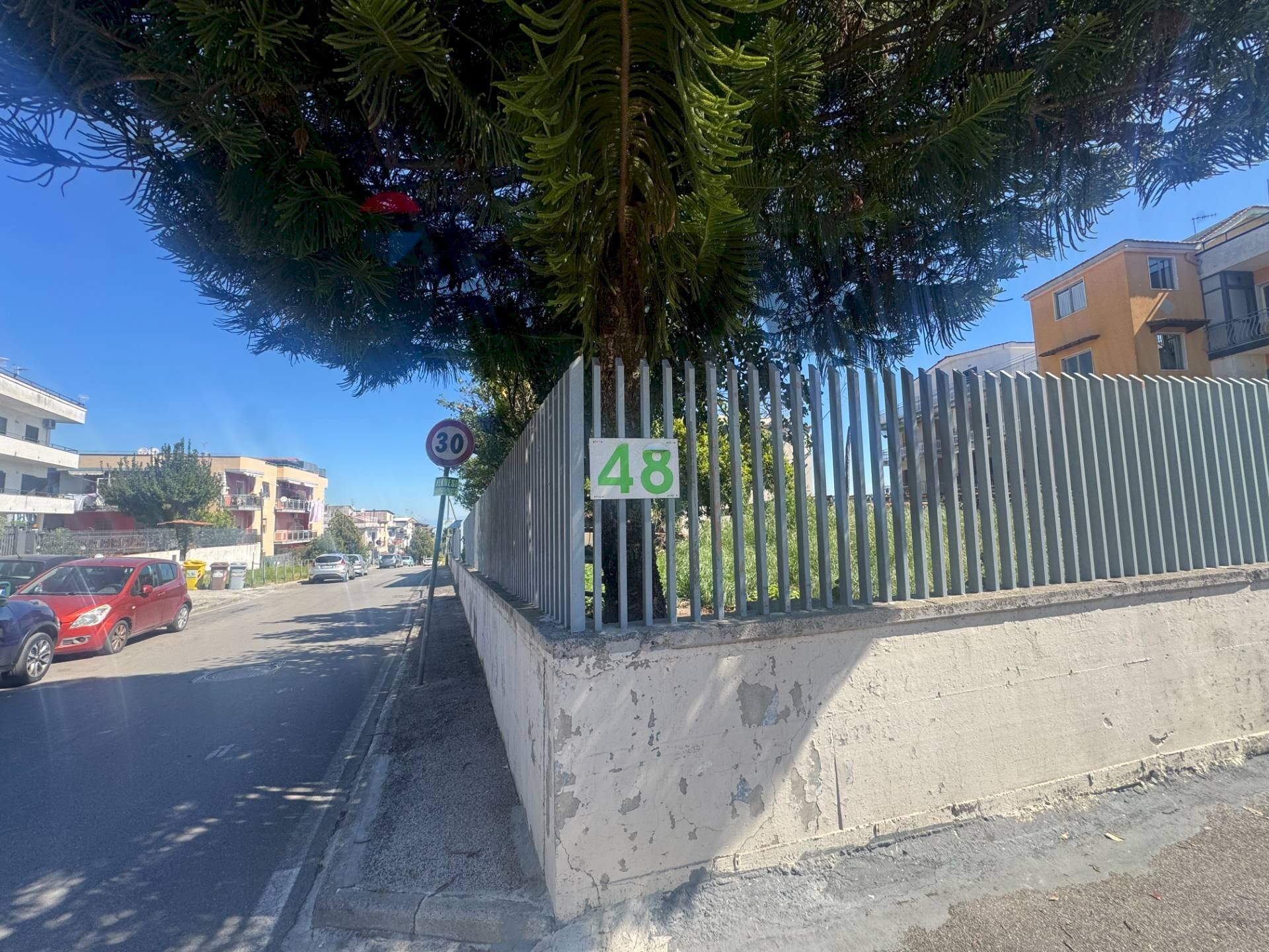 Edificio all\'aperto - Box Via Guantai ad Orsolone
34, Napoli - foto 2