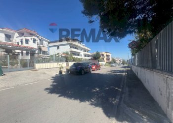 Edificio all\'aperto - Box Via Guantai ad Orsolone
34, Napoli - foto 1