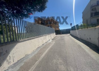 Edificio all\'aperto - Box Via Guantai ad Orsolone
34, Napoli - foto 3