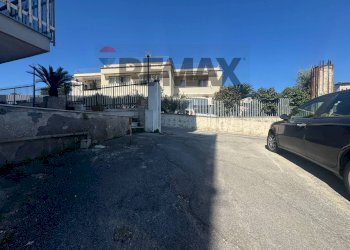 Edificio all\'aperto - Box Via Guantai ad Orsolone
34, Napoli - foto 6