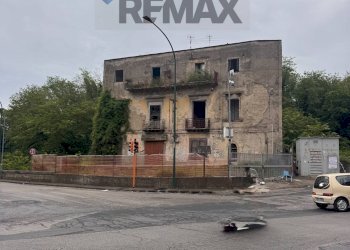 Edificio all\'aperto - Appartamento Piazzetta Ponte Caracciolo
 
5, Napoli - foto 1