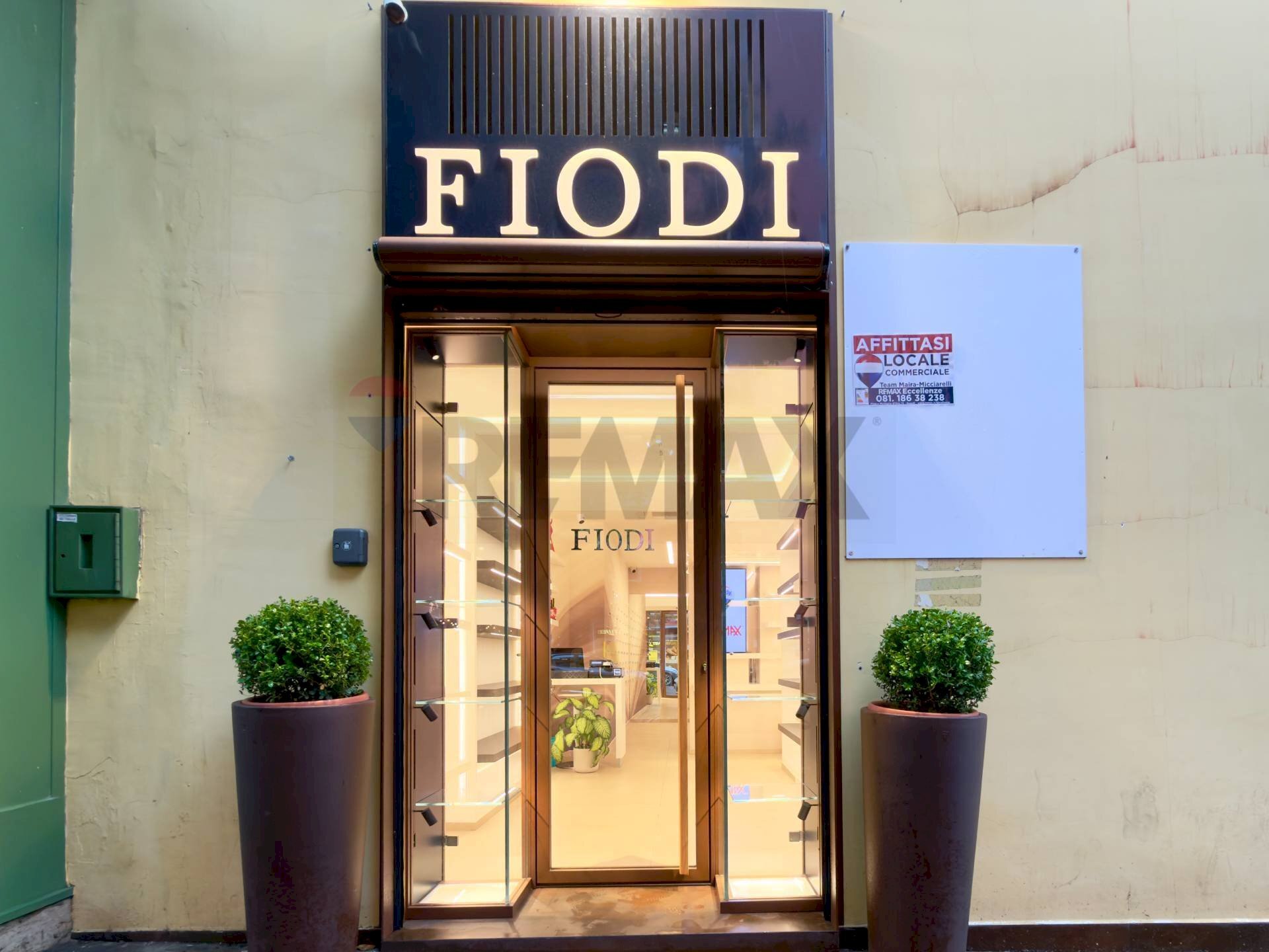 Edificio all\'aperto - Attività Commerciale Via Tino Di Camaino
 
19, Napoli - foto 2