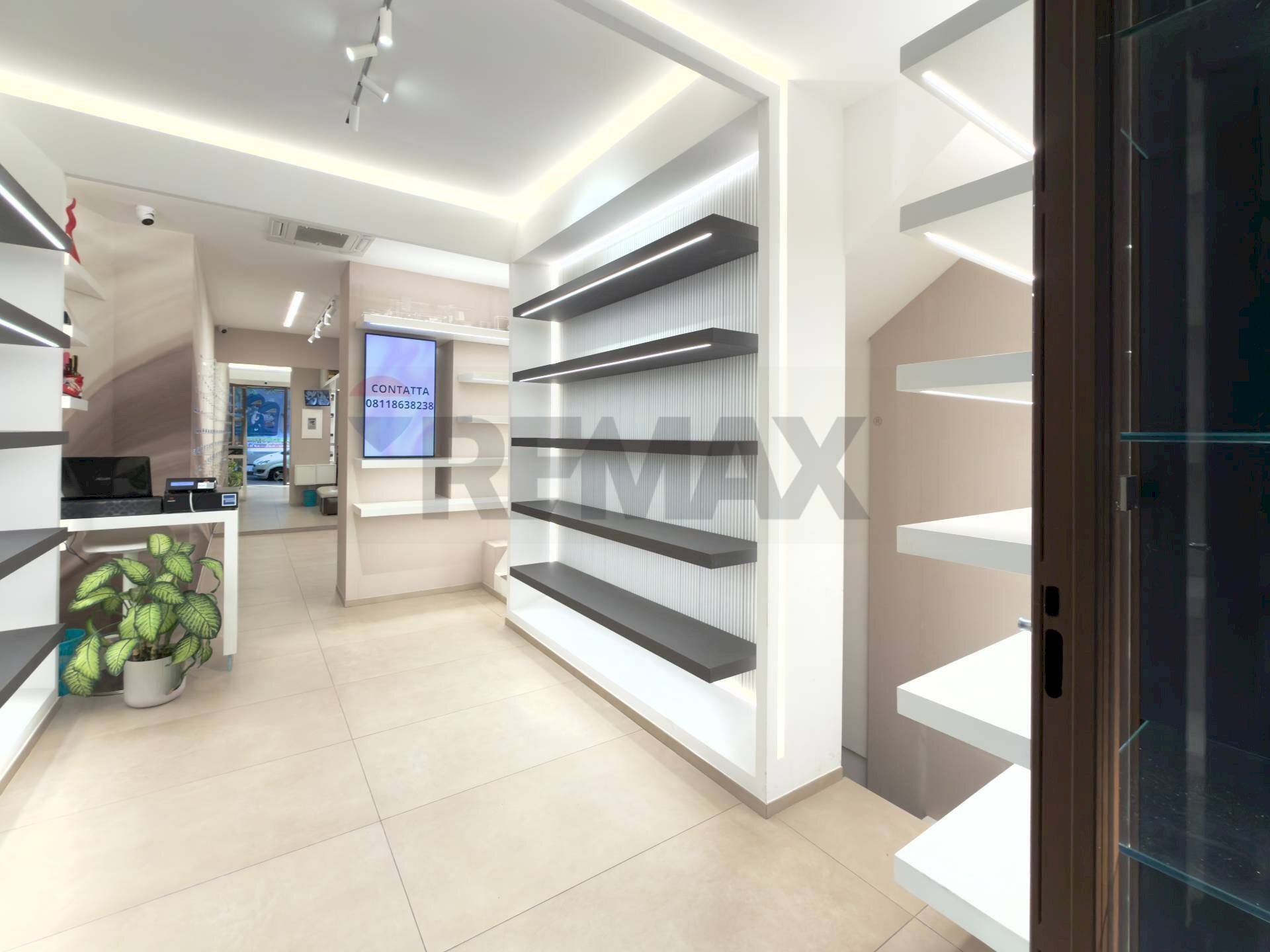 Cabina armadio - Attività Commerciale Via Tino Di Camaino
 
19, Napoli - foto 3