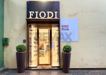 Edificio all\'aperto - Attività Commerciale Via Tino Di Camaino
 
19, Napoli - foto 1