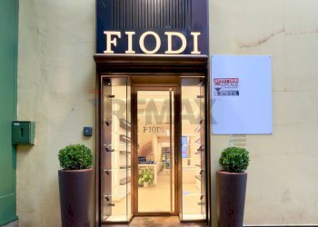 Edificio all\'aperto - Attività Commerciale Via Tino Di Camaino
 
19, Napoli - foto 2