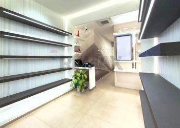 Ricezione / Lobby - Attività Commerciale Via Tino Di Camaino
 
19, Napoli - foto 4